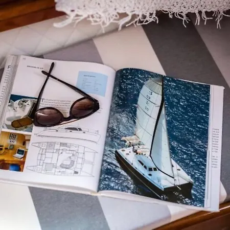 ספינת מלון Catamaran Lady Wolf *