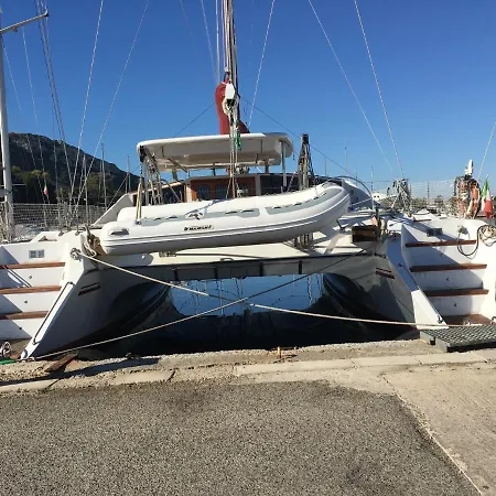 Catamaran Lady Wolf קליארי