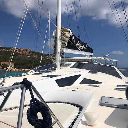 ספינת מלון Catamaran Lady Wolf *