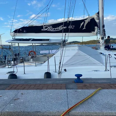 ספינת מלון Catamaran Lady Wolf